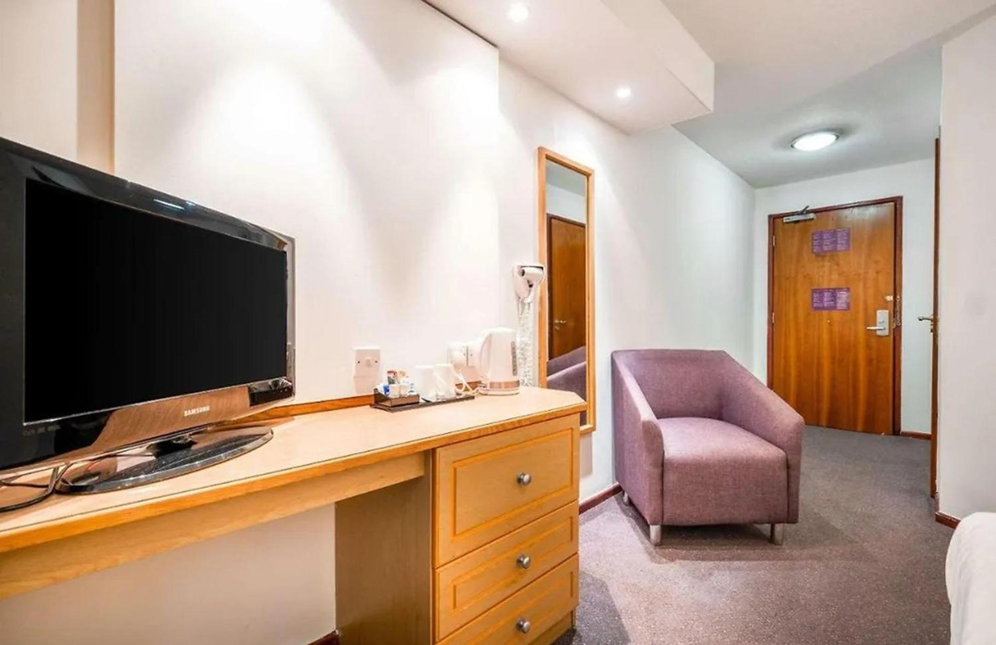 V Lodge Manchester Middleton  Ngoại thất bức ảnh