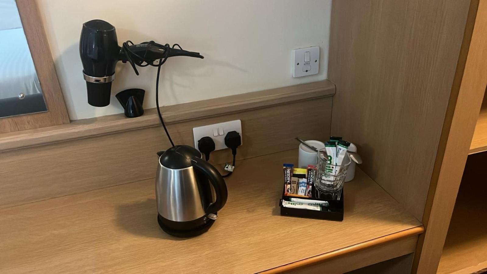 V Lodge Manchester Middleton  Ngoại thất bức ảnh