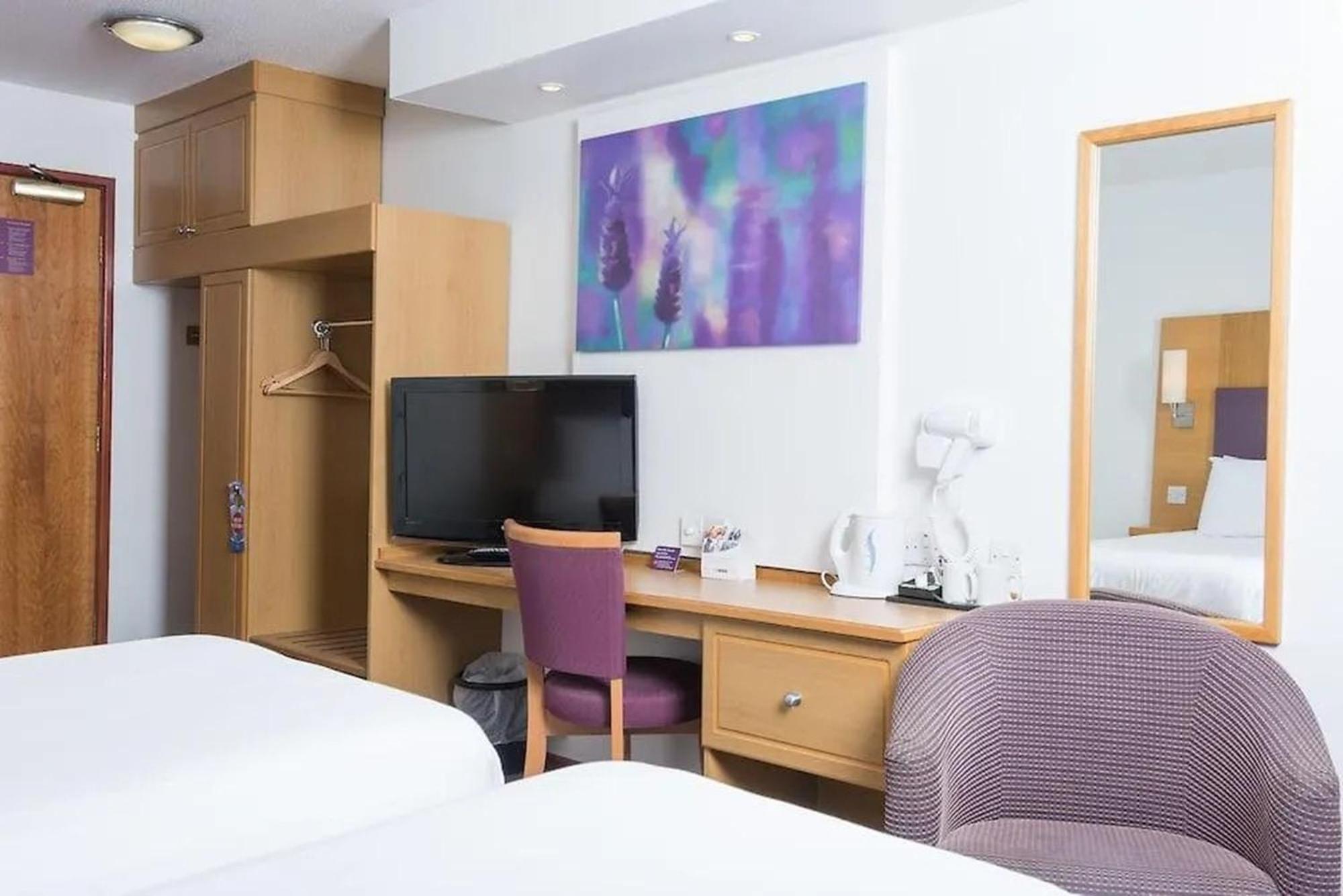V Lodge Manchester Middleton  Ngoại thất bức ảnh